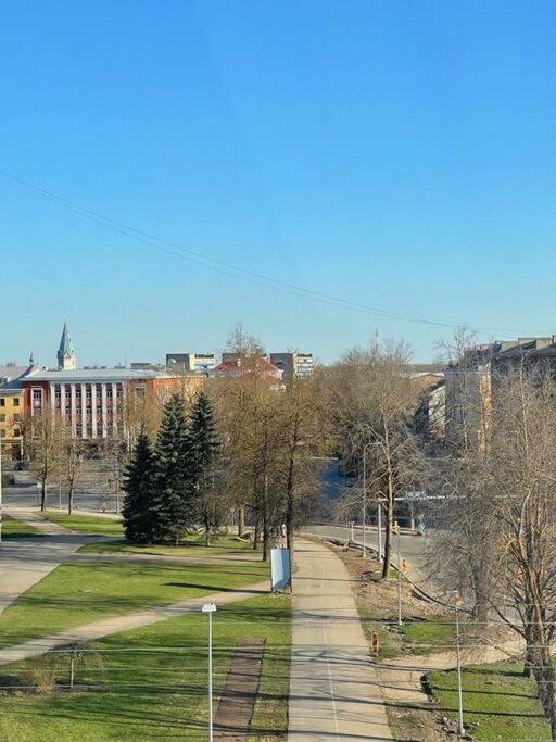 New Apartment With A View In The Town Center นาร์วา ภายนอก รูปภาพ